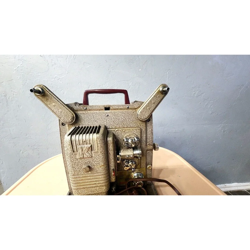 VINTAGE KEYSTONE 8MM FILM‎ PROJECTOR MODEL K-100 POWERS ON SEEMS TO WORK AS IS